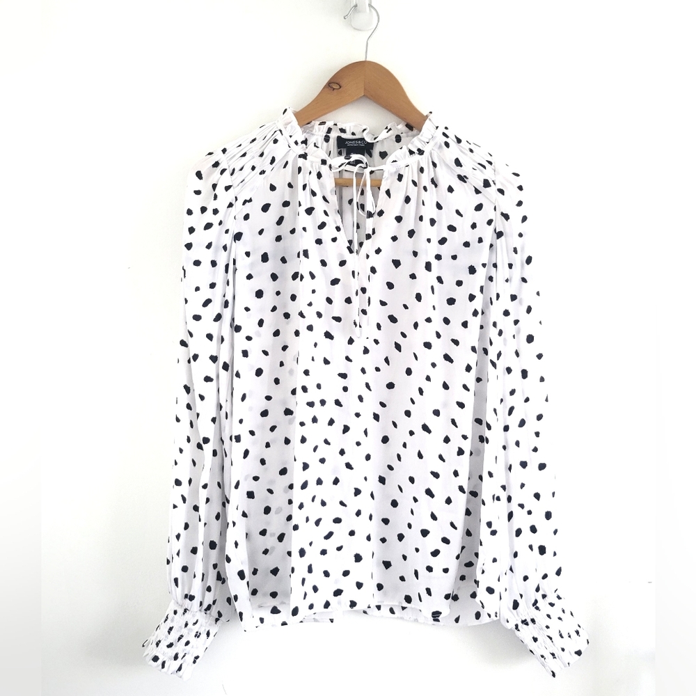 Jones New York Blouse Women's Size Small In White With Black Spots